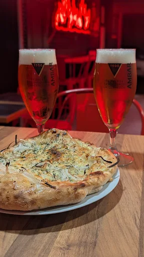 Pizza y cervezas Ambar